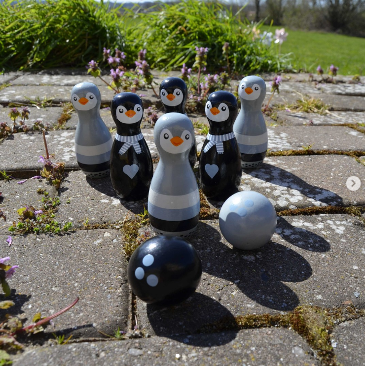 Kegelspiel - Pinguin Kegel und Kugeln aus Holz