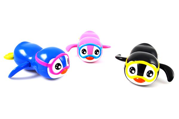 Badespielzeug Pinguin in drei Farben